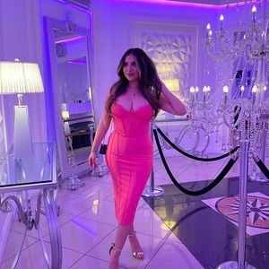 Victoria Bandage Midi Dress - Pink
Size: S